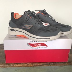 NIB Skechers Go Walk Arch Fit size 9.5